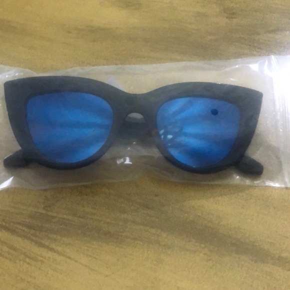 Pereless Cat-eye sunglasses - Picture 3 of 4